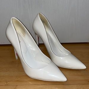 Aldo White Pointed Heels w Cute Bottom 8